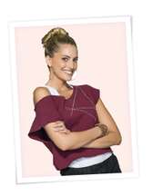Mulher Sorrindo Em Pose Elegante Retratos Png Grátis Para Baixar