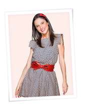 Modelo Em Vestido Estampado E Cinto Moda Png Grátis Para Baixar