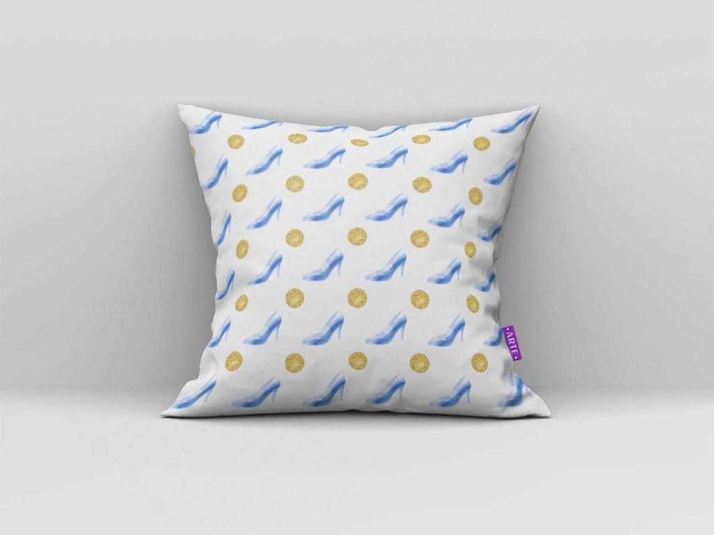 ARTE PARA ALMOFADA DE SAPATINHOS AZUIS E BOTÕES DOURADOS - KIT CINDERELLA MP-4872